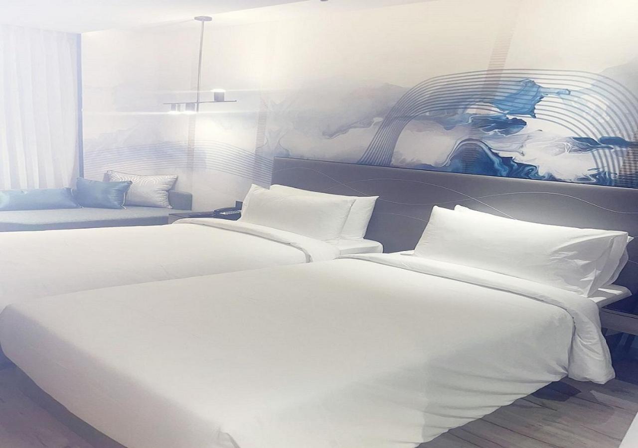 Park Inn By Radisson Surat Buitenkant foto