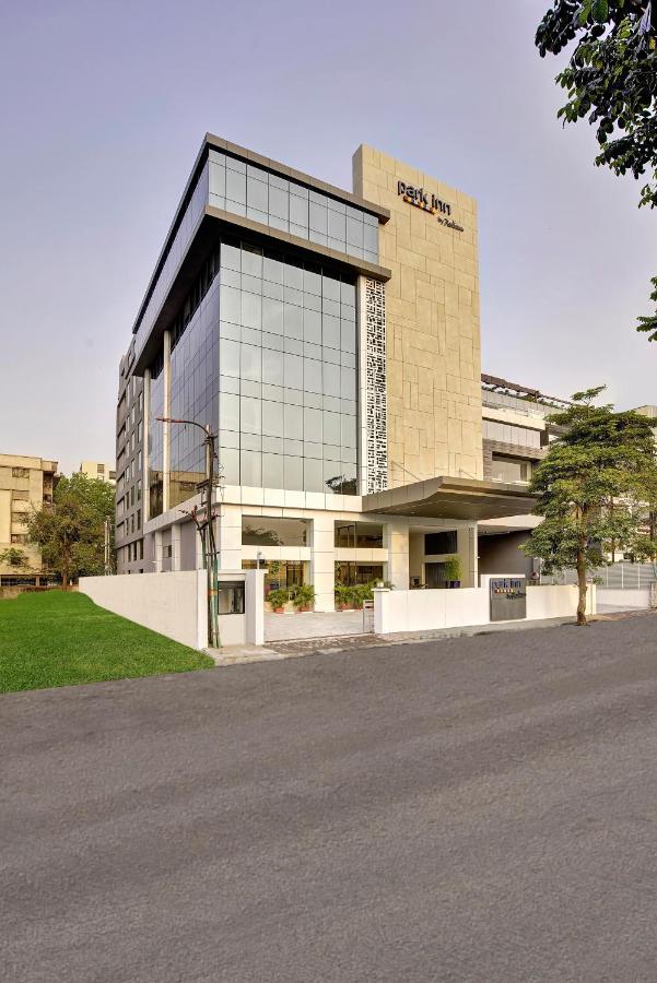 Park Inn By Radisson Surat Buitenkant foto