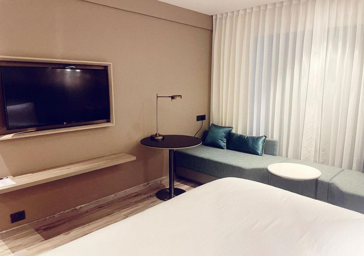 Park Inn By Radisson Surat Buitenkant foto